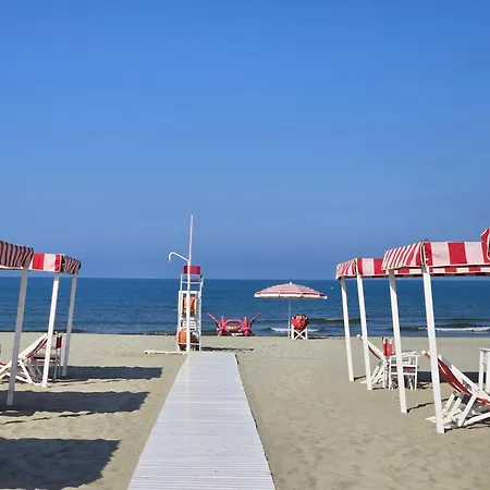 Il Pino - Charming With Pool Massarosa